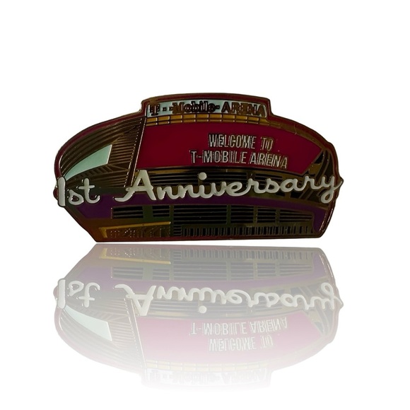 NHL Collector Trade Pins LAS VEGAS GOLDEN KNIGHTS Lot of 5. - Picture 4 of 11